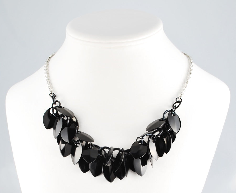 Single Strand Leaves Necklace - Black