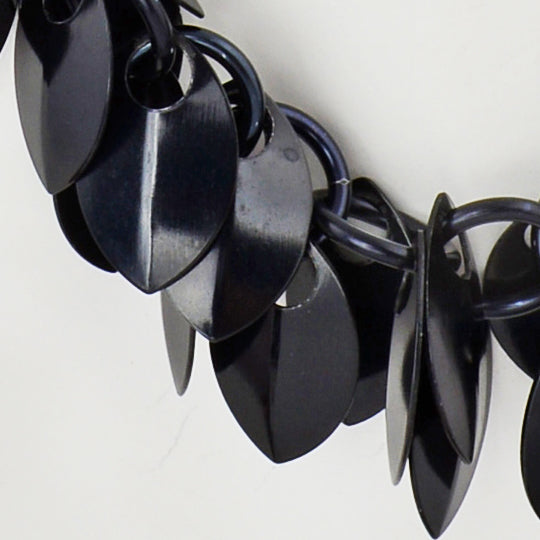 Single Strand Leaves Necklace - Black