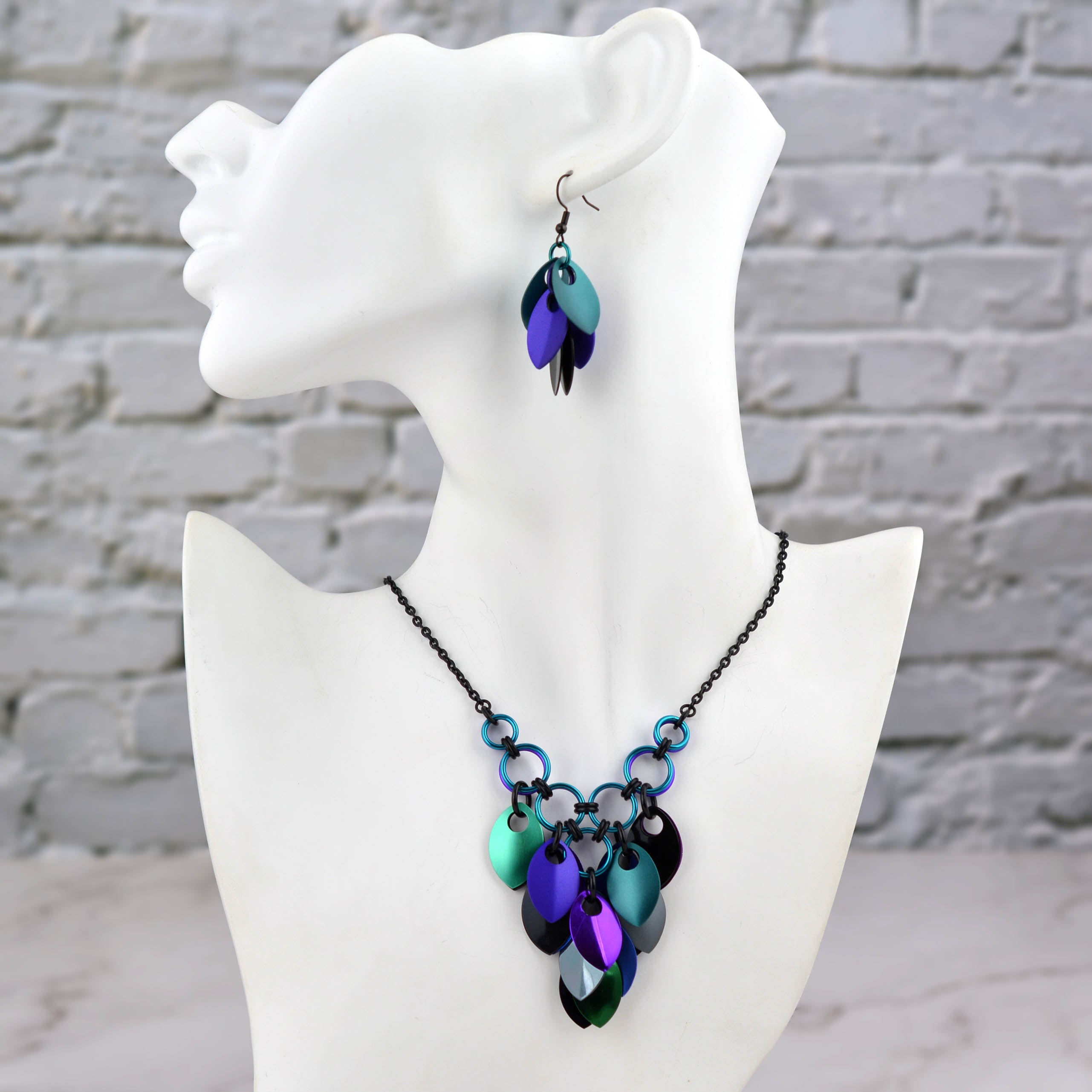 Cascading Leaves V Necklace - Dark Mermaid
