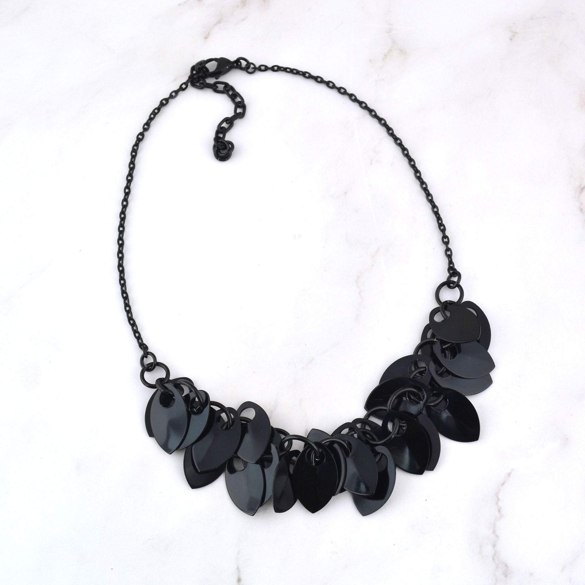 Single Strand Leaves Necklace - Black