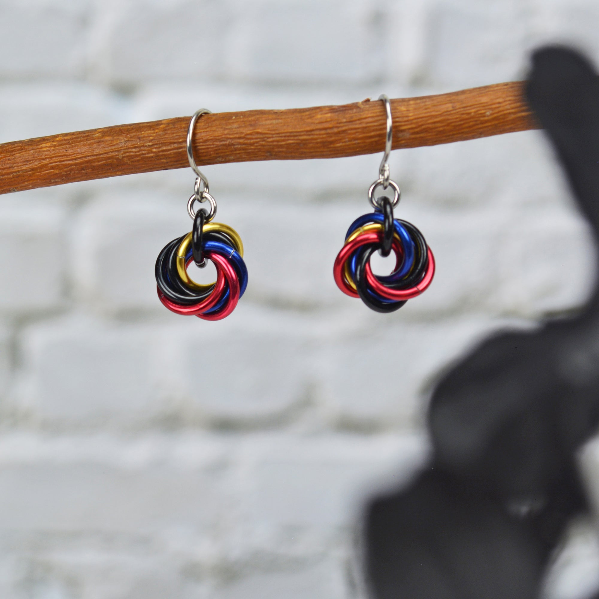 Polyamorous Pride - Mini Knot Earring
