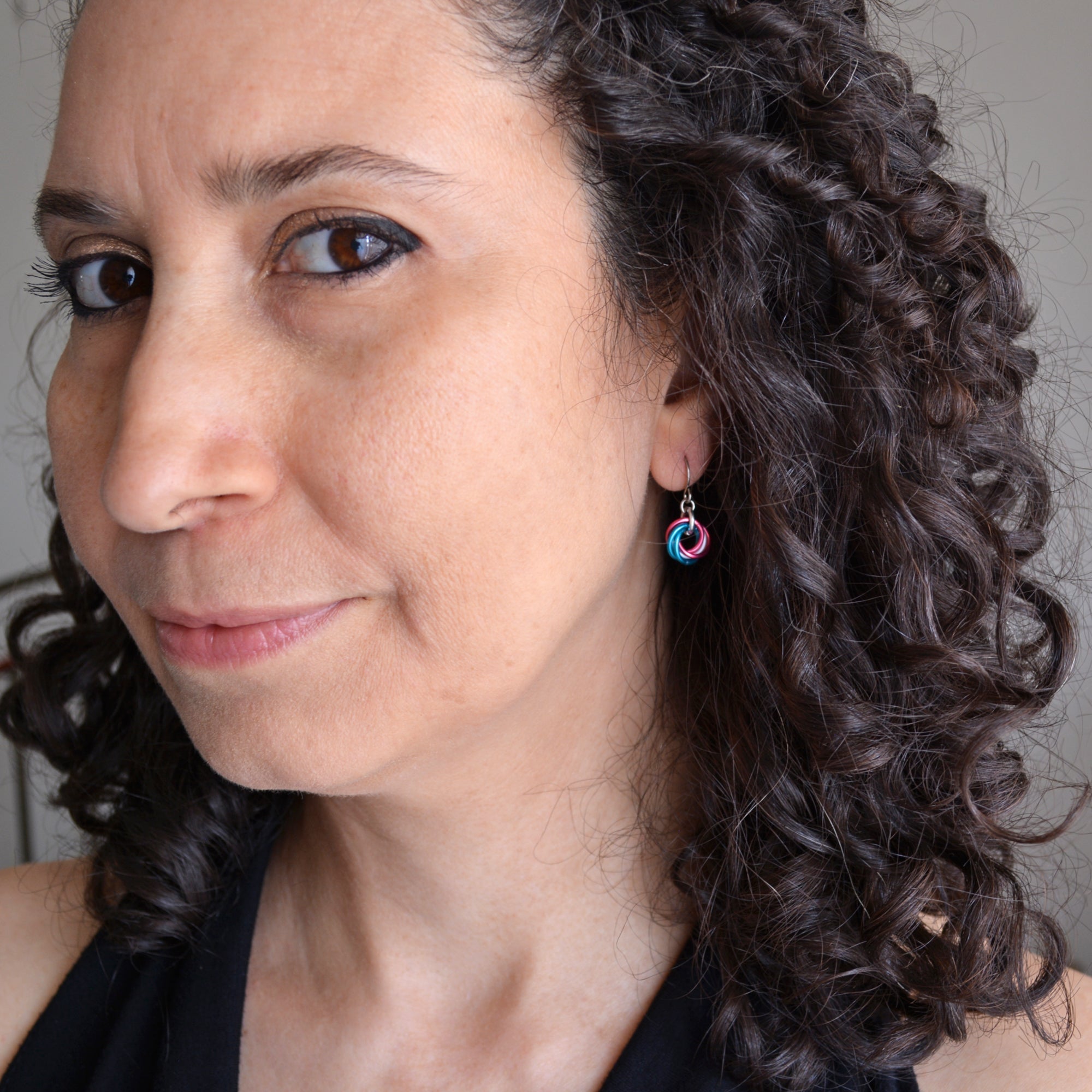 Polyamorous Pride - Mini Knot Earring